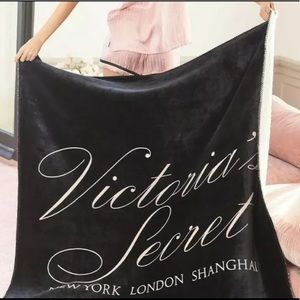 Victoria’s Secret Sherpa blanket